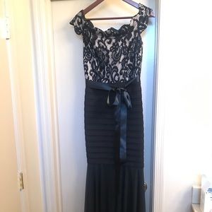 Betsy & Adam size 4 black off the shoulder formal